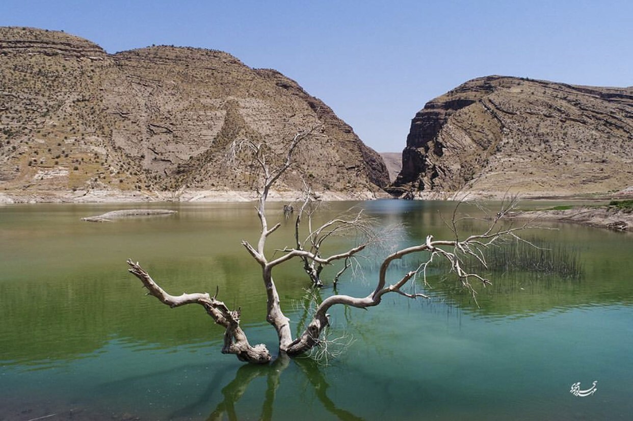 وێنەیەکی ئەرشیڤیی تەنگەی کافرین لە ئیلام